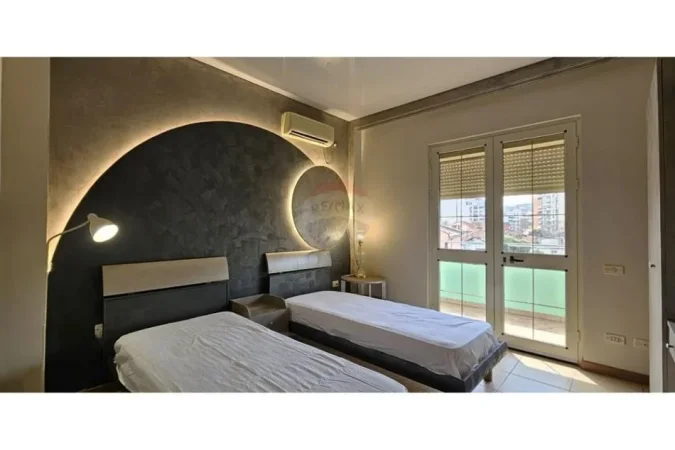 Tirane, jepet me qera apartament 2+1 , 750 € (Qender)