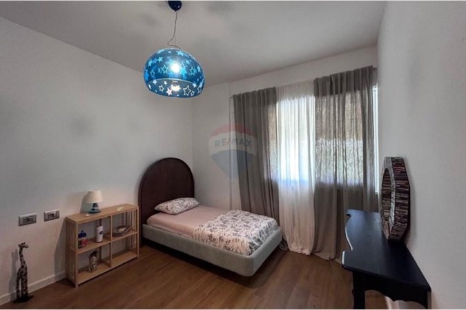 Tirane, jepet me qera apartament 2+1 , 1.000 € (Liqeni i Thate)