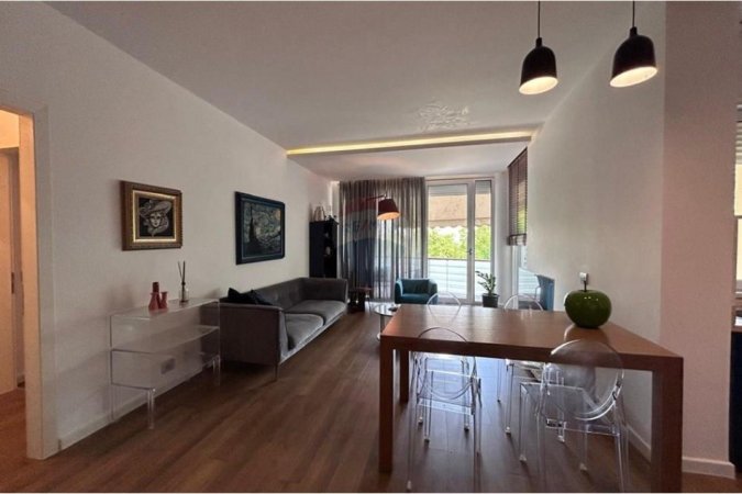 Tirane, jepet me qera apartament 2+1 , 1.000 € (Liqeni i Thate)