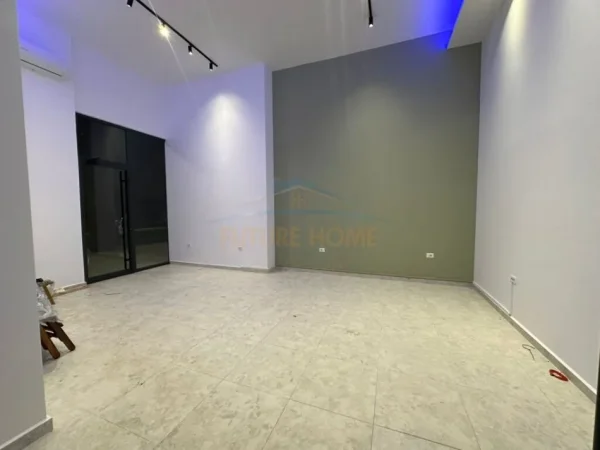 Tirane, shitet ambjent biznesi Kati 0, 34 m² 140.000 € (Grand Gallery)