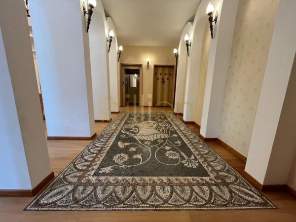 Tirane, jJEPET ME QERA VILE LUKSOZE PRANE RRUGES SE DIBRES, MEDRESE! 8000 Euro, ID: Billion3843