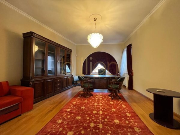 Tirane, jJEPET ME QERA VILE LUKSOZE PRANE RRUGES SE DIBRES, MEDRESE! 8000 Euro, ID: Billion3843