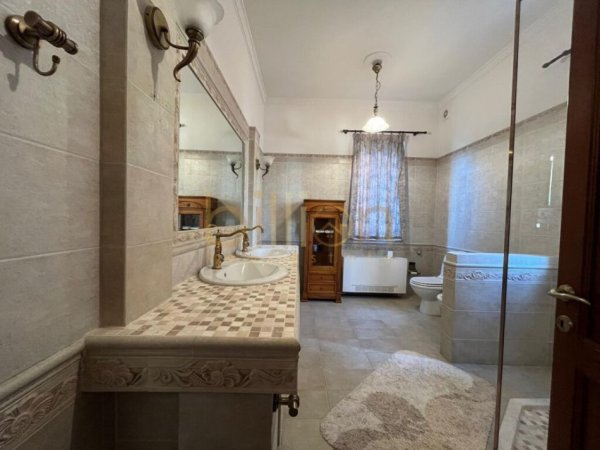 Tirane, jJEPET ME QERA VILE LUKSOZE PRANE RRUGES SE DIBRES, MEDRESE! 8000 Euro, ID: Billion3843