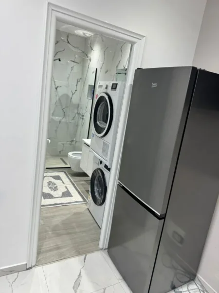 Tirane, jepet me qera apartament 1+1+Aneks+Ballkon Kati 1, 65 m² 400 € (Rruga 5 Maji)