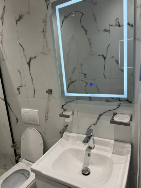 Tirane, jepet me qera apartament 1+1+Aneks+Ballkon Kati 1, 65 m² 400 € (Rruga 5 Maji)