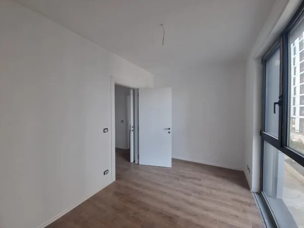 Tirane, jepet me qera zyre Kati 1, 108 m² 700 € (Rruga Dritan Hoxhaa)