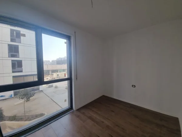 Tirane, jepet me qera zyre Kati 1, 108 m² 700 € (Rruga Dritan Hoxhaa)
