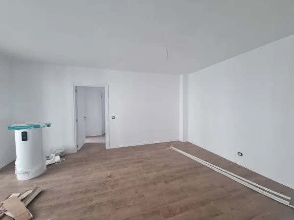 Tirane, jepet me qera zyre Kati 1, 108 m² 700 € (Rruga Dritan Hoxhaa)