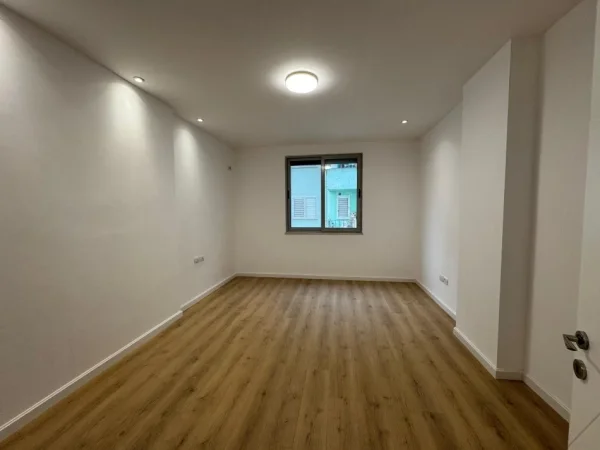 Tirane, shitet apartament 2+1+Ballkon Kati 1, 105 m² 169.000 € (Kodra Diellit)
