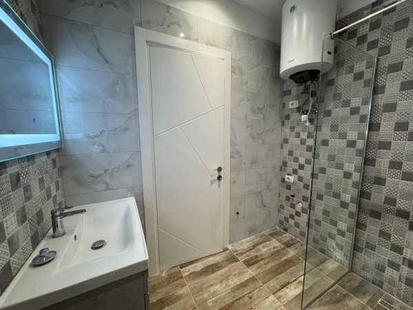 Tirane, shitet apartament 2+1+Ballkon Kati 1, 105 m² 169.000 € (Kodra Diellit)