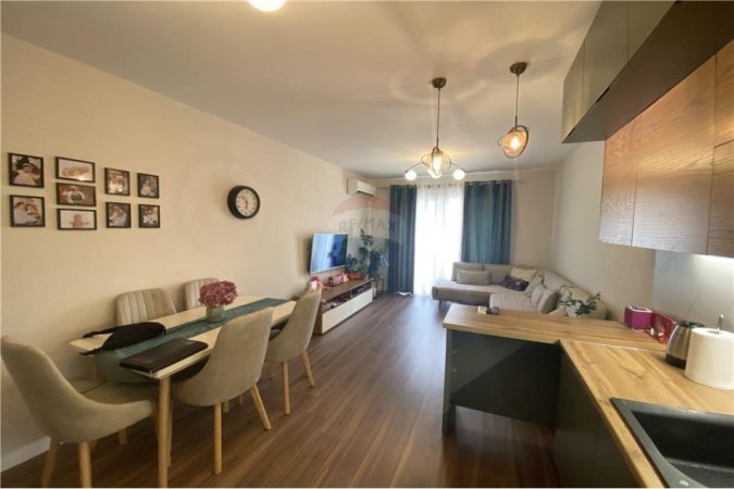 Tirane, jepet me qera apartament 2+1 Kati 2, 111 m² 800 € (Komuna Parisit)