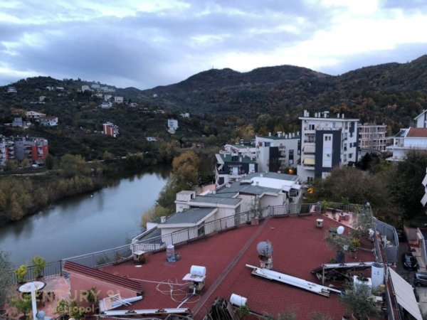Tirane, shes apartament 3+1+3 , 261 m² (Liqeni i Thatë)