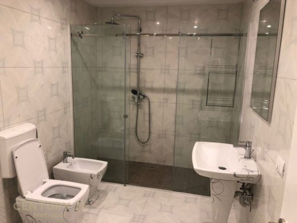 Tirane, shes apartament 3+1+3 , 261 m² (Liqeni i Thatë)