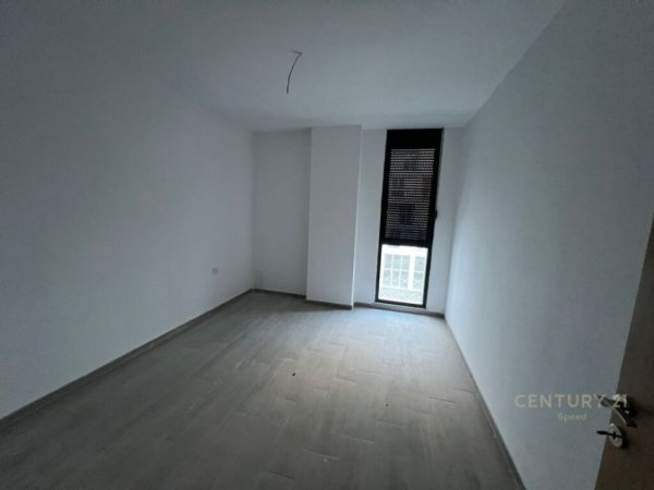 Tirane, jepet me qera apartament 2+1 Kati 2, 91 m² 400 € (RRUGA 5 MAJ)