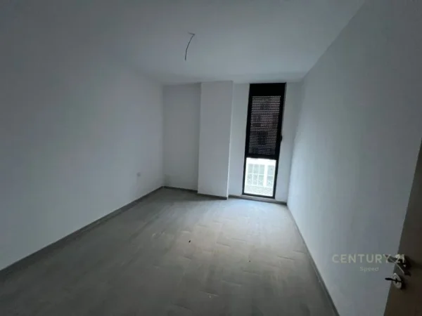Tirane, jepet me qera apartament 2+1 Kati 2, 91 m² 400 € (RRUGA 5 MAJ)