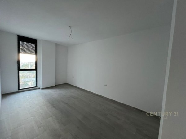 Tirane, jepet me qera apartament 2+1 Kati 2, 91 m² 400 € (RRUGA 5 MAJ)