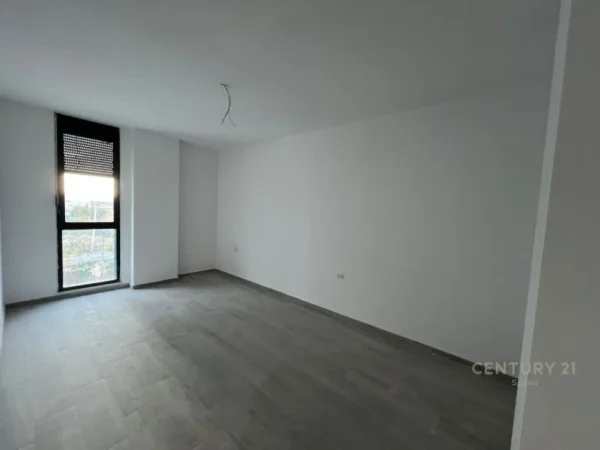 Tirane, jepet me qera apartament 2+1 Kati 2, 91 m² 400 € (RRUGA 5 MAJ)
