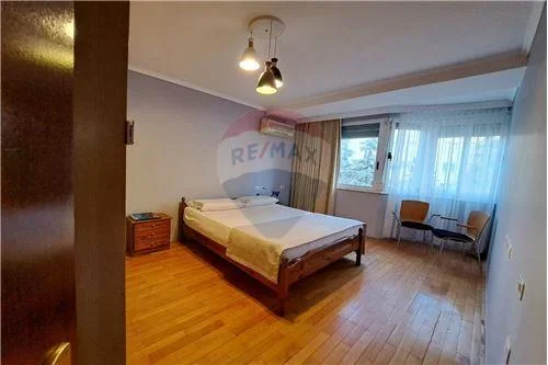 Shqiperi, jepet me qera apartament 1+1 , 60 m² 500 € (Rruga Barrikadave - Qendër)