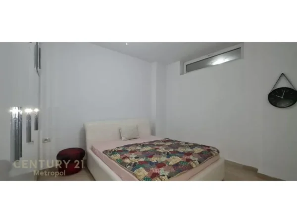 Tirane, jepet me qera apartament 1+1 , 90 m² 400 € (ASTIR)