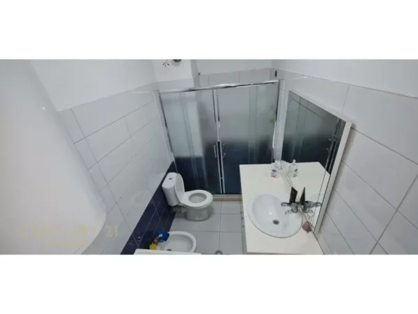 Tirane, jepet me qera apartament 1+1 , 90 m² 400 € (ASTIR)