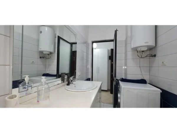Tirane, jepet me qera apartament 1+1 , 90 m² 400 € (ASTIR)