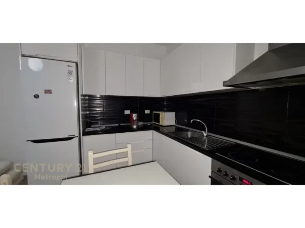 Tirane, jepet me qera apartament 1+1 , 90 m² 400 € (ASTIR)