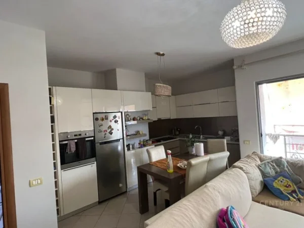 Tirane, jepet me qera apartament 2+1 Kati 6, 90 m² 450 € (ASTIR)