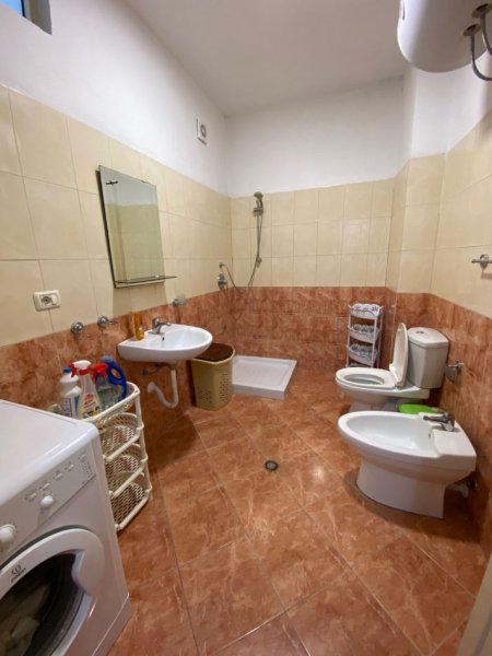 Durres, shitet apartament 1+1+Ballkon Kati 9, 74 m² 90.000 € (POLIKLINIKA DURRES!)