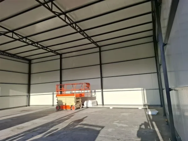 Tirane, jepet me qera magazine Kati 0, 200 m² 1.500 € (Kamez)