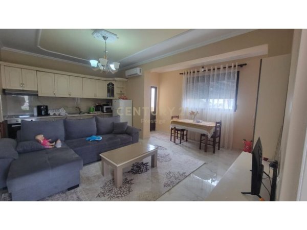 Tirane, jepet me qera apartament 2+1+Ballkon Kati 2, 90 m² 500 € (sauk)