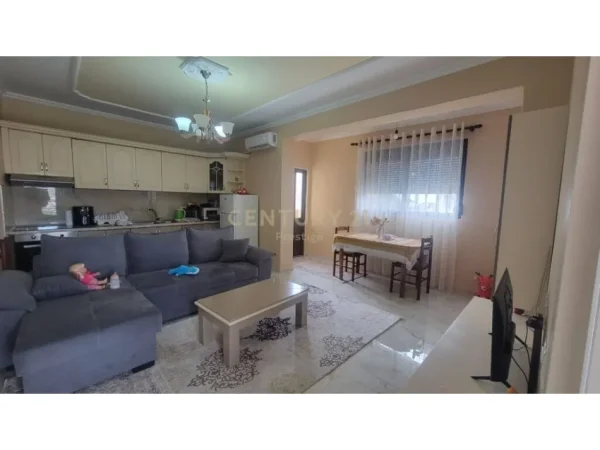 Tirane, jepet me qera apartament 2+1+Ballkon Kati 2, 90 m² 500 € (sauk)