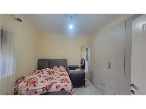 Tirane, jepet me qera apartament 2+1+Ballkon Kati 2, 90 m² 500 € (sauk)