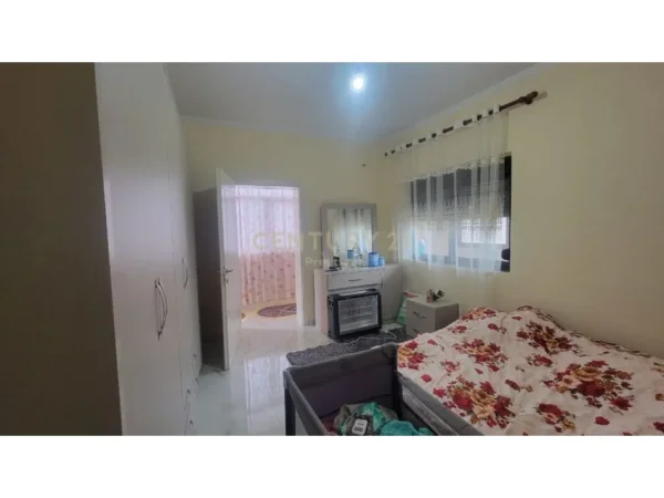 Tirane, jepet me qera apartament 2+1+Ballkon Kati 2, 90 m² 500 € (sauk)