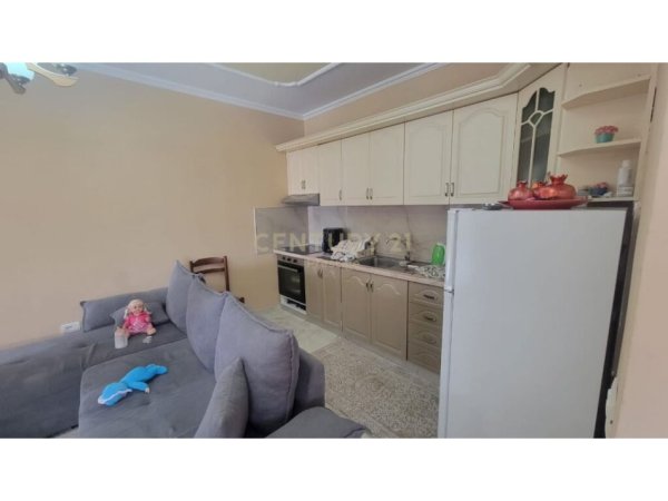 Tirane, jepet me qera apartament 2+1+Ballkon Kati 2, 90 m² 500 € (sauk)