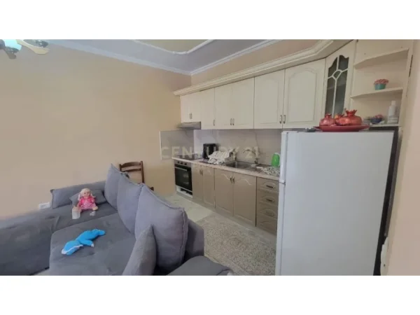 Tirane, jepet me qera apartament 2+1+Ballkon Kati 2, 90 m² 500 € (sauk)