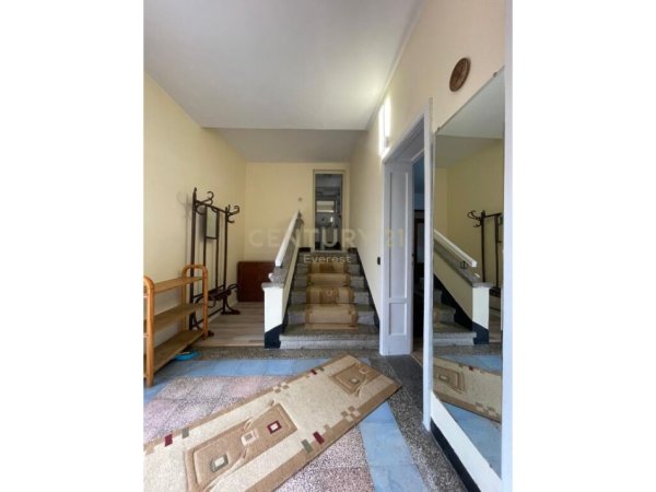 Tirane, jepet me qera apartament 1+1 Kati 2, 90 m² 500 € (rruga e dibres)
