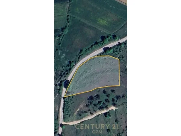 Tirane, toke , 4.000 m² 320.000 € (Petrele)