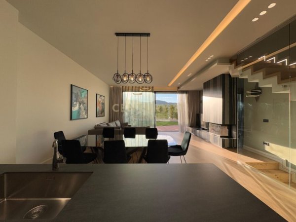 Tirane, jepet me qera Vile 2+1+Ballkon Kati 1, 180 m² 3.000 € (teg)