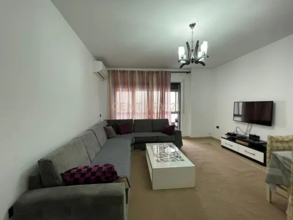 Tirane, jepet me qera apartament 2+1+Ballkon Kati 7, 90 m² 450 € (astir)