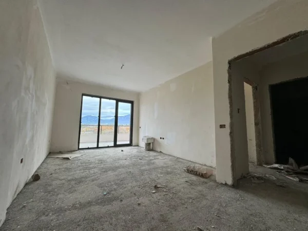 Tirane, shitet apartament 1+1 , 85 m² 162.000 € (Liqeni i Thate)