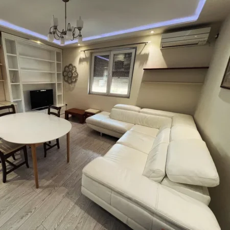 Tirane, shitet apartament 2+1 , 80 m² (Sheshi Willson)