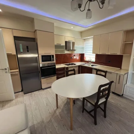 Tirane, shitet apartament 2+1 , 80 m² (Sheshi Willson)