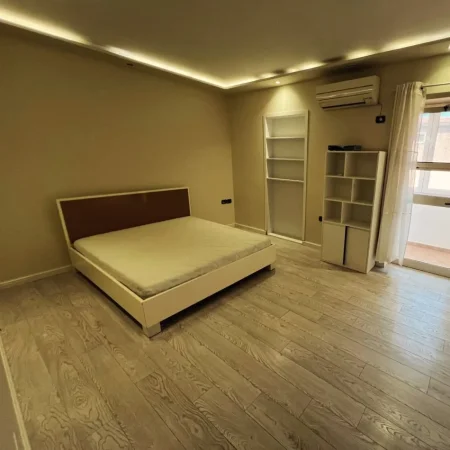 Tirane, shitet apartament 2+1 , 80 m² (Sheshi Willson)
