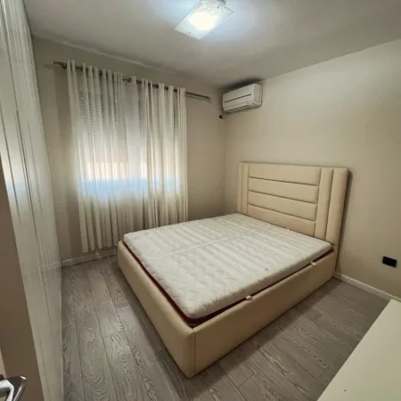 Tirane, shitet apartament 2+1 , 80 m² (Sheshi Willson)