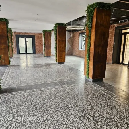 Tirane, jepet me qera ambjent biznesi Kati 1, 850 m² 2.500 Euro (Kombinat)