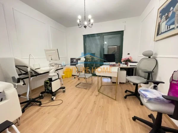 Tirane, jepet me qera ambjent biznesi Kati 5, 122 m² 1.400 € (Blloku)
