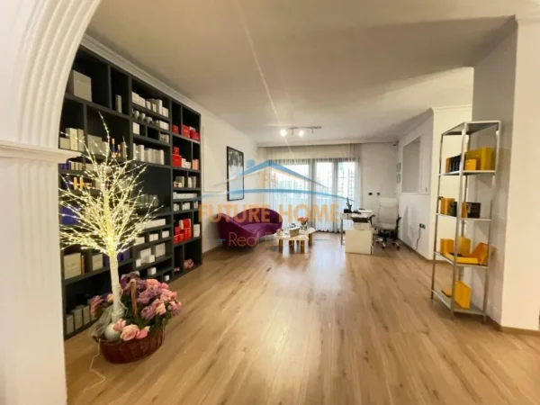 Tirane, jepet me qera ambjent biznesi Kati 5, 122 m² 1.400 € (Blloku)