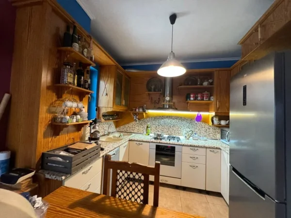 Tirane, shitet apartament 1+1 , 70 m² 188.000 € (Komuna e Parisit)
