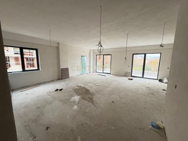 Tirane, shes apartament 1+1 , 81 m² 194.750 € (Liqeni i Thatë)
