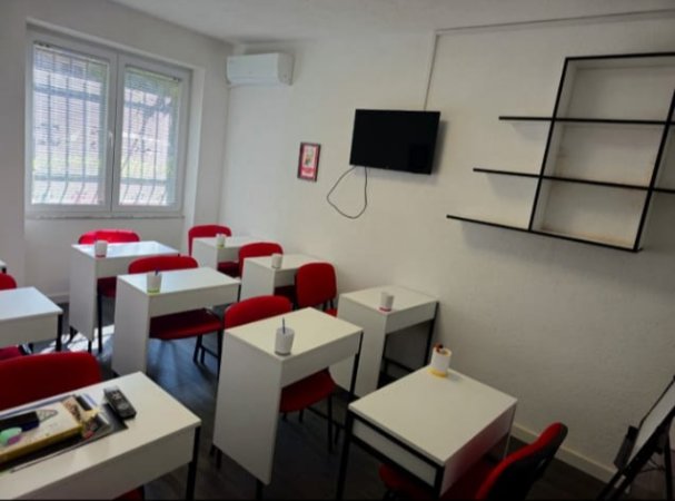 Tirane, jepet me qera ambjent biznesi Kati 0, 100 m² 702 € (Rruga Muhamet Gjollesha)